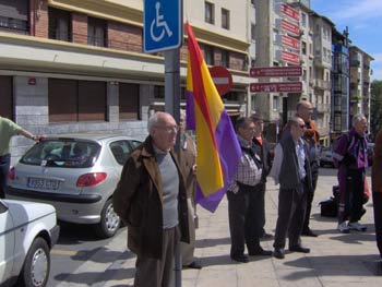 Bandera errepublikarraren jasotzea