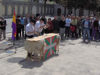Tocando la txalaparta
